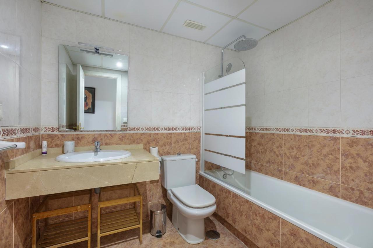 Lovely 2 Bedroom Locrimar V Walk To Rdr260 Marbella
